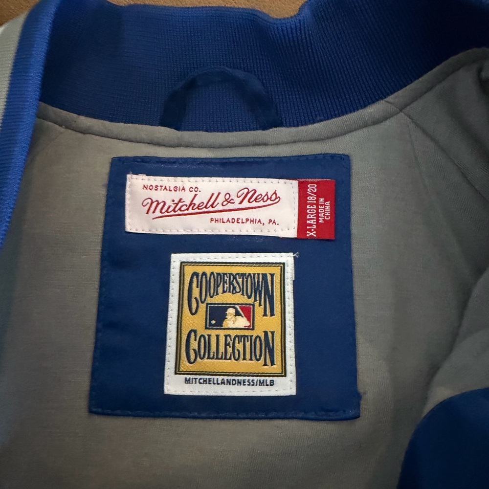 DODGER JACKET! Women’s Medium Fit! Like New Condition, Mitchell & Ness, Blue - Picture 4 of 5